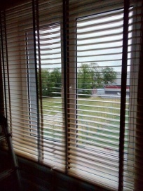 деревянные жалюзи на балкон