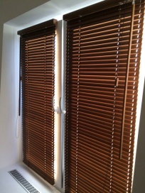 деревянные жалюзи изображение