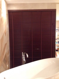 деревянные жалюзи фотографии